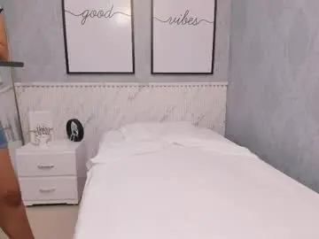 Badgirl4u__  live sex cam