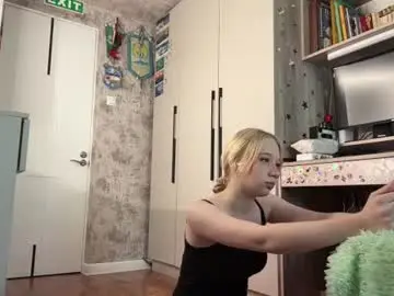 Hilarianimocks  live sex cam