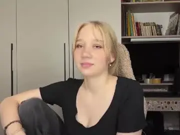 Hilarianimocks  live sex cam