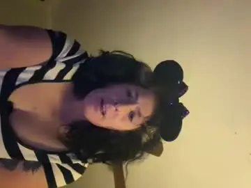 Mrsfallrisk420  live sex cam