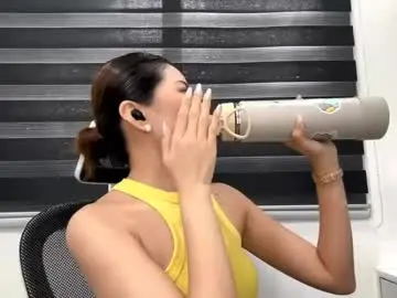 Emelineciminera  live sex cam
