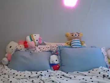 Hollybabykitty  live sex cam