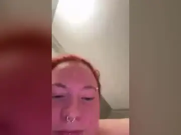 Bitchesaientshit  live sex cam