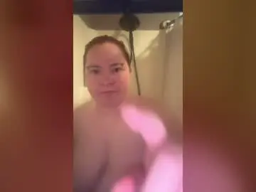 Bitchesaientshit  live sex cam