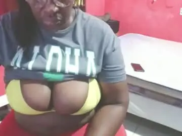Loretybighot  live sex cam
