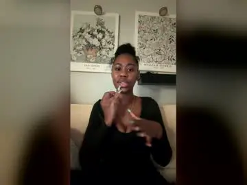 Aiyaxxxo  live sex cam