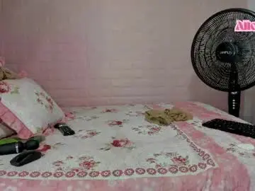 Allondra_11  live sex cam