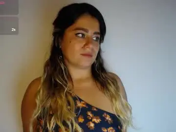Sweet_bella_valery_  live sex cam