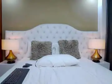 April_derricks  live sex cam