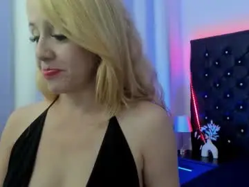 Crystalrose40  live sex cam