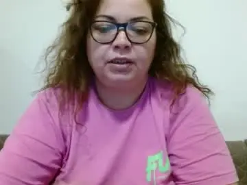 Curvymomylore  live sex cam