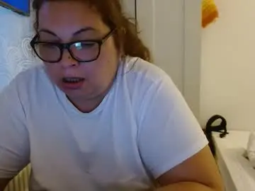 Curvymomylore  live sex cam