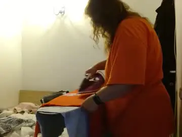 Curvymomylore  live sex cam