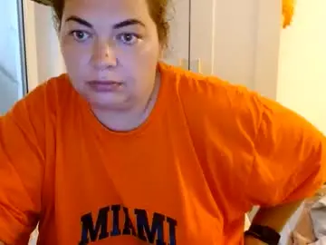 Curvymomylore  live sex cam