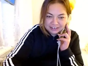 Curvymomylore  live sex cam