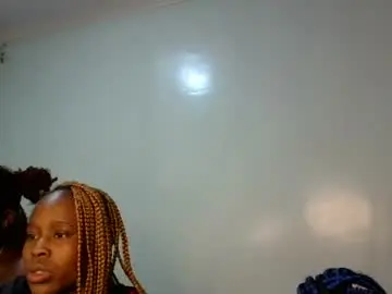 Gud_lunah1  live sex cam
