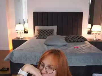 Redfoxiee  live sex cam