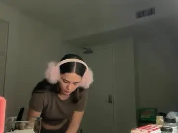 Curlylatinaa  live sex cam