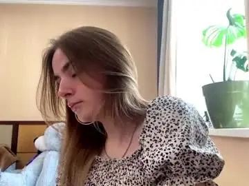 Suzannetigerino  live sex cam