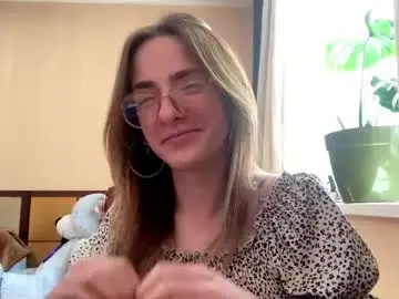 Suzannetigerino  live sex cam