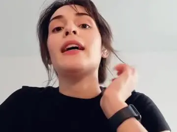 Wonderland_stia  live sex cam