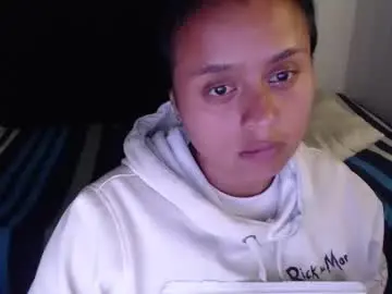 Negrita_25  live sex cam