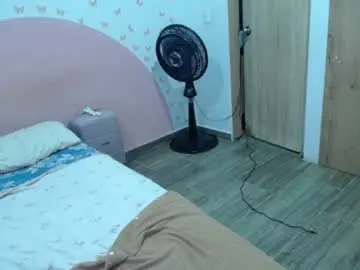 Nila_kaia  live sex cam