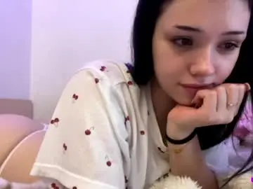 Chiekodavanzo  live sex cam