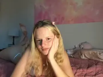 Doeeyedpeach  live sex cam