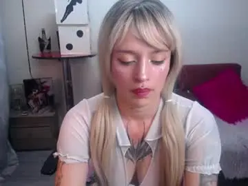 Lucia_evans21  live sex cam