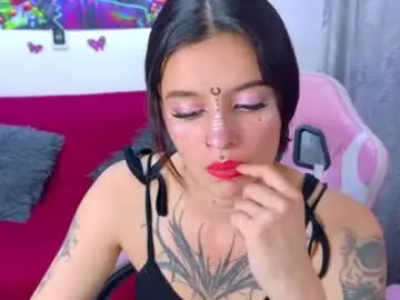 Lucia_evans21  live sex cam