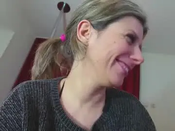 Cristaleyess  live sex cam