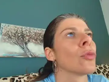 Cristaleyess  live sex cam