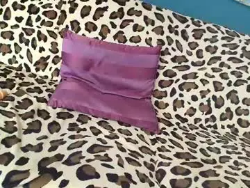 Cristaleyess  live sex cam