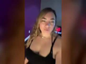 Ojosferrari  live sex cam