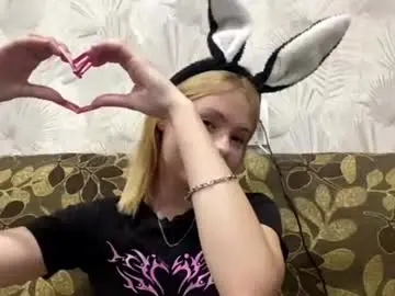 Richellearmentrout  live sex cam