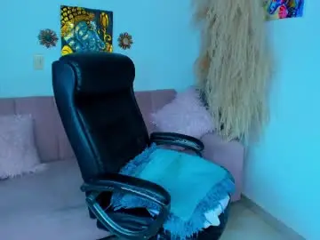 Bombaneraa  live sex cam