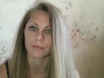 Roxyfox18x  live sex cam