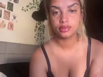 Squirtinglexi  live sex cam