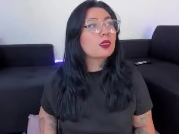 Curvybaddie  live sex cam