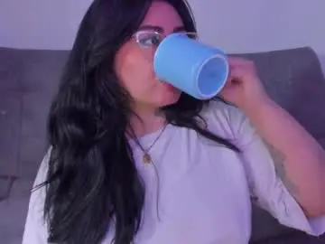 Curvybaddie  live sex cam