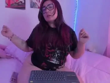 Curvybaddie  live sex cam