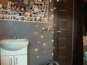 Greenelfapril  live sex cam