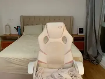 Naya_milano  live sex cam