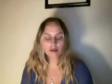 Thevelvetsirenxoxo  live sex cam