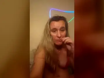 Dirtymomma86  live sex cam