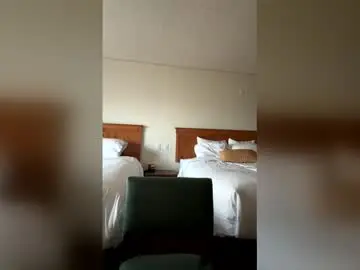Serinaslippery  live sex cam