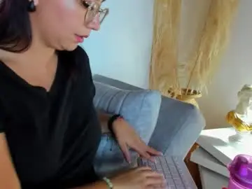 Charlotte_2910  live sex cam