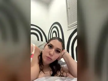 Islandhoneyy10  live sex cam