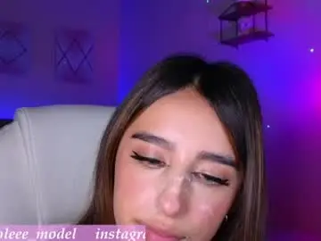 Nicole_edwards  live sex cam